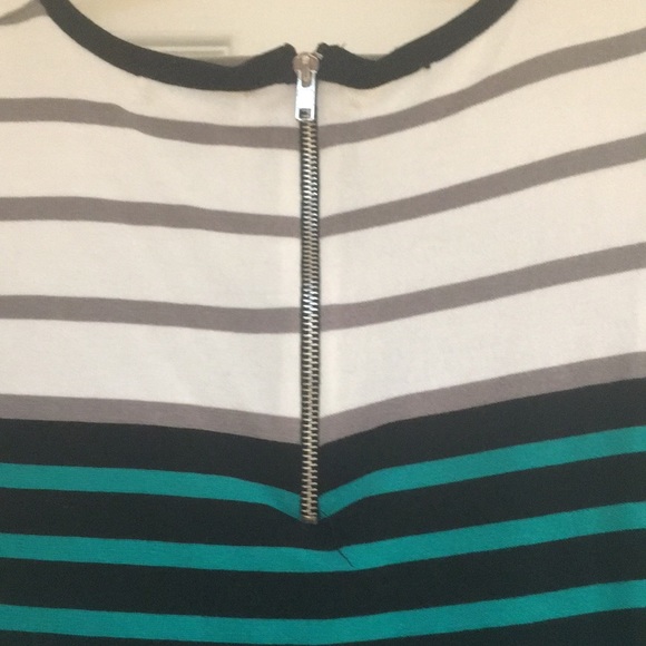 Sweater dress. Long sleeves and zippered back. - Picture 3 of 4